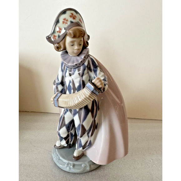 Lladro Concertina Boy 05695 Figurine Playing Accordian Jester Clown Figurine - Picture 2 of 10
